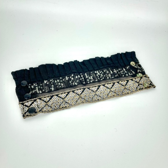 Stylized lace bracelet, black, unique, victorian or gothic style. - Picture 2 of 11
